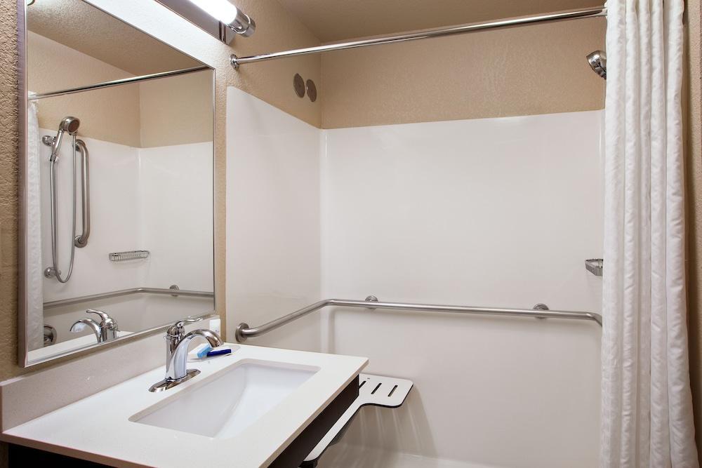 Candlewood Suites Medford By Ihg Eksteriør bilde